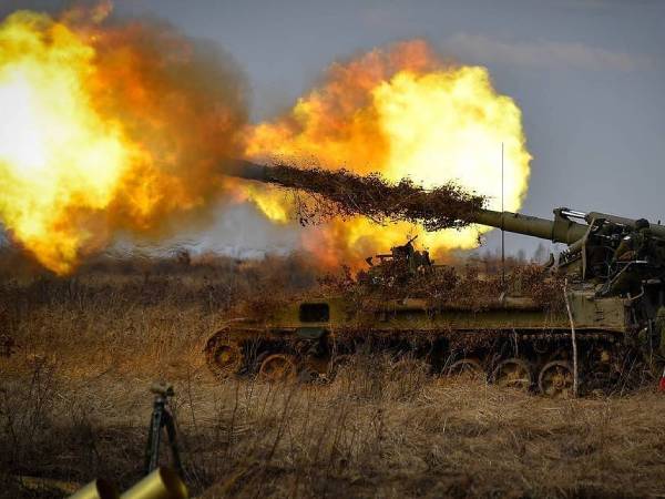 Nga mang thêm siêu pháo bắn đạn hạt nhân tới chiến trường Ukraine?