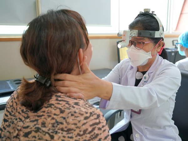 Viêm họng mãi không khỏi vì thói quen xấu nhiều người mắc