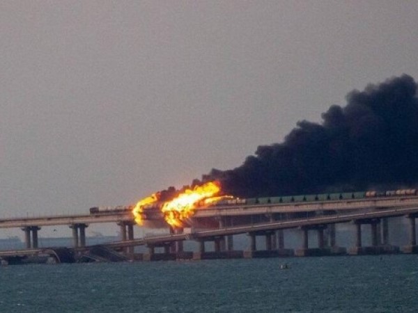 Đánh bom xe trên cầu dài nhất châu Âu nối Tây Nam Liên bang Nga với Crimea
