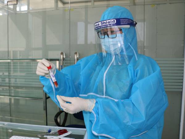 Ngày 8/10, số ca mắc COVID-19 tiếp tục giảm nhẹ chỉ còn 682 ca, 1 bệnh nhân tại Hà Nội tử vong