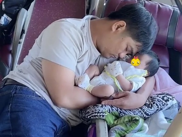 'Thắt lòng' cảnh bố ôm con về quê gửi ông bà nuôi vì mẹ đã bỏ em đi mất rồi