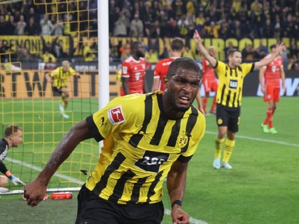 Ghi bàn ở phút 95, Dortmund xuất sắc giành lại 1 điểm từ Bayern