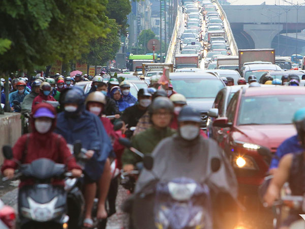 Hà Nội dỡ rào chắn, cho phép ô tô, xe máy đi qua gầm cầu vượt Ngã tư Vọng