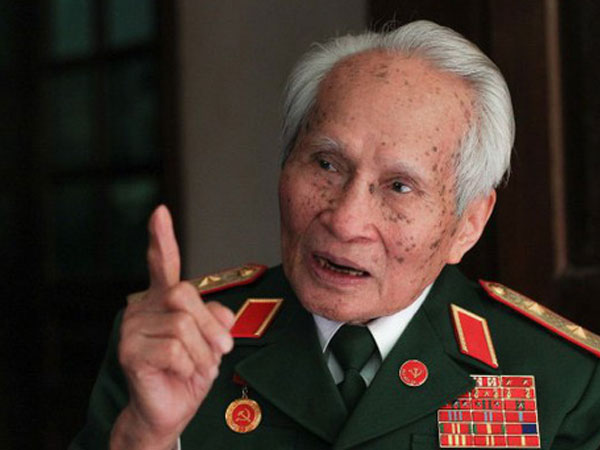 Trung tướng Nguyễn Quốc Thước nhận danh hiệu Công dân thủ đô ưu tú 2022 ở tuổi 96