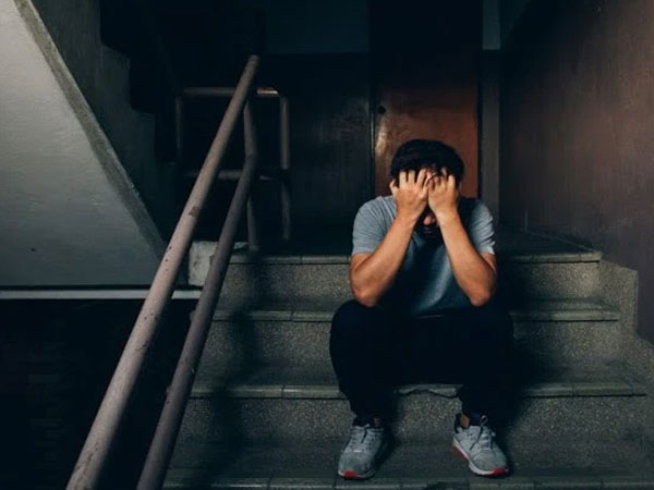 Nam sinh trầm cảm nặng, liên tục muốn tự sát vì bị ép học tiếng Anh quá nhiều