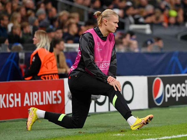 Haaland ngồi dự bị, Man City vẫn có vé dự vòng 1/8