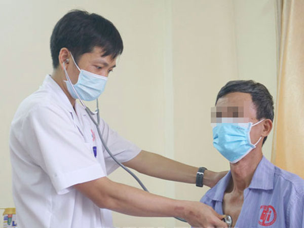 Phát hiện ung thư phổi sau 1 tháng ho vặt, tức ngực, dấu hiệu chỉ ra bệnh hiểm