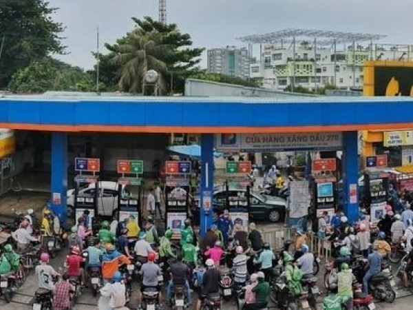 'Vỡ trận' xăng dầu: Chi phí tăng nhanh, Bộ Tài chính vào cuộc chậm?