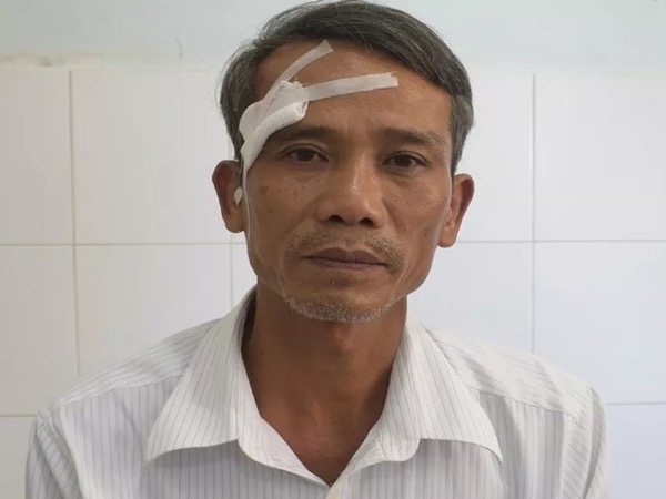 Ông lão 71 tuổi đang cắt cỏ cho bò thì bị bắn, chém tử vong