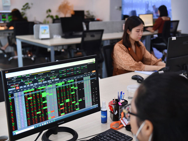 Cổ phiếu của tỷ phú Phạm Nhật Vượng hãm đà tăng chứng khoán