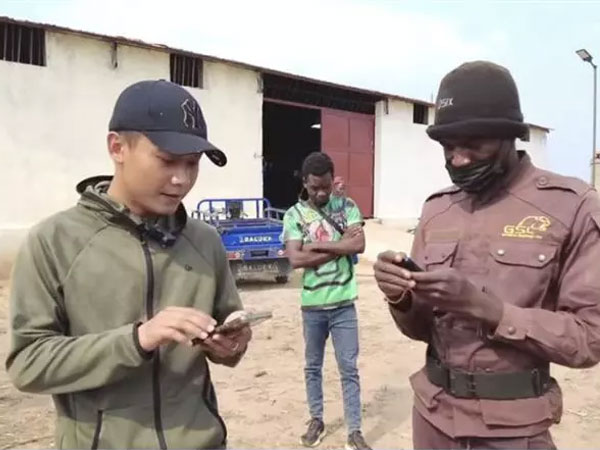 Sau bất động sản bạc tỷ, Quang Linh Vlog sắm loạt tài sản giá trị