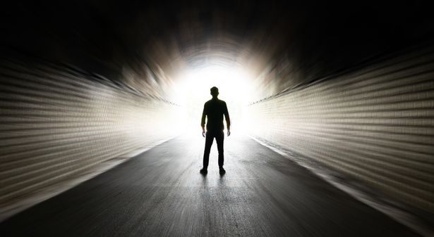Bệnh nhân đột quỵ 'chết đi, sống lại' kể lại điều gì về trải nghiệm cận tử?