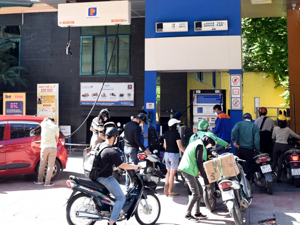 Đã đến lúc bỏ các trung gian phân phối xăng dầu?