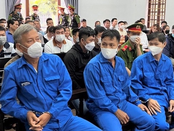 Phát hiện một bị cáo nhận tội thay, tòa hoãn xử 'trùm' xăng giả Trịnh Sướng