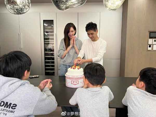 Lâm Chí Dĩnh gầy thấy rõ khi lần đầu xuất hiện sau tai nạn