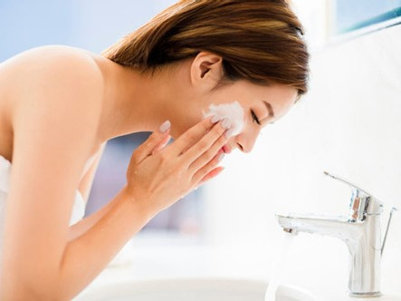 Cách đơn giản giải quyết nỗi ám ảnh về da mùa hanh khô