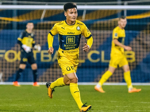 Quang Hải ra sân trong trận thắng 2-0 của Pau FC