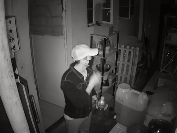 Clip tên trộm lộ điểm 'chết người' trước camera an ninh nóng nhất mạng xã hội
