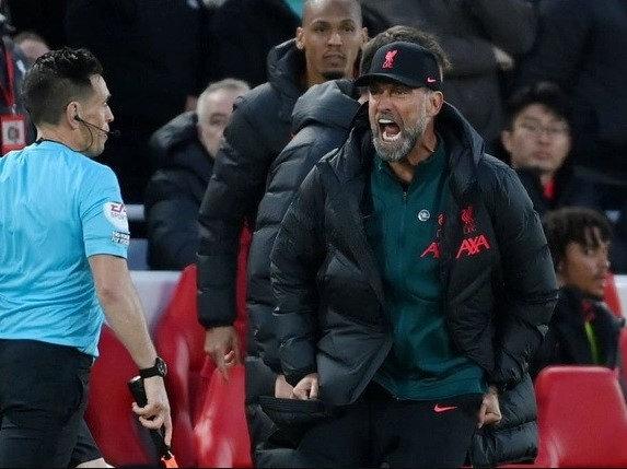 Klopp: Tôi đáng bị thẻ đỏ, nhưng trọng tài quá gây ức chế