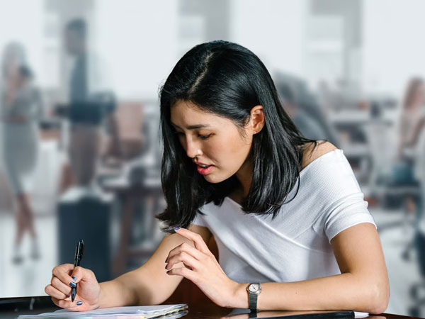 Công ty nhận chỉ trích vì hỏi ứng viên có chấp nhận làm tăng ca miễn phí và nhận lương chậm hay không.