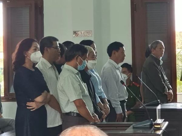 Cựu Phó chủ tịch tỉnh Phú Yên và nhiều lãnh đạo sở ngành hầu tòa trong vụ bán sỉ 262 lô đất