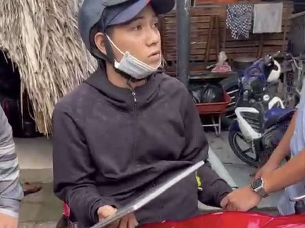 Cướp ngay trước nhà nạn nhân ở TP Thủ Đức
