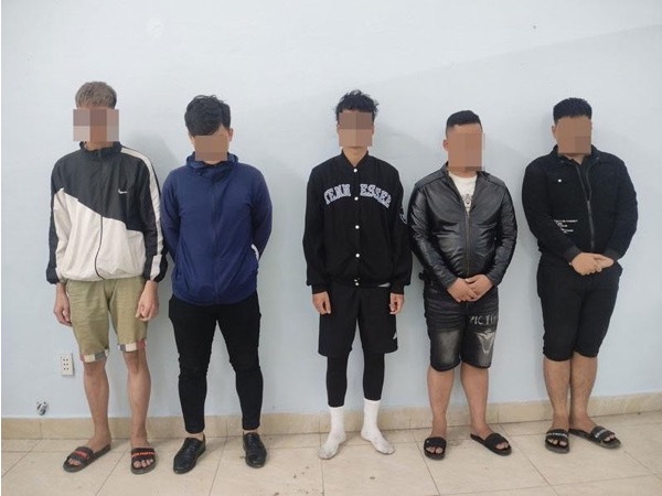 Bắt nhóm trú mưa lũ lịch sử ở Đà Nẵng rồi cuỗm 130 điện thoại của siêu thị