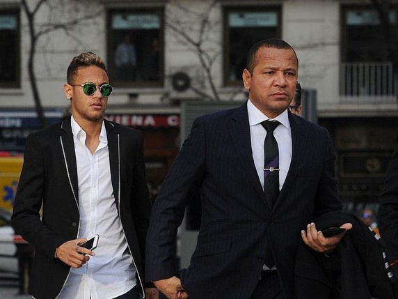 Đối diện nguy cơ tù tội, Neymar đổ hết lên đầu cha