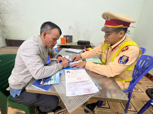 Từ vụ xe tải không nhường đường xe cứu thương: Tài xế đối mặt nguy cơ bị phạt tù?