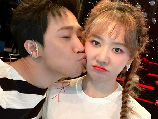 Hari Won vừa về nước đã bị mẹ hỏi chuyện mang bầu, Trấn Thành liền để lại bình luận gây chú ý