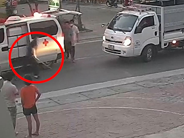 Góc quay bất ngờ vụ ô tô chèn ép xe cấp cứu, chuyển cơ quan điều tra thụ lý