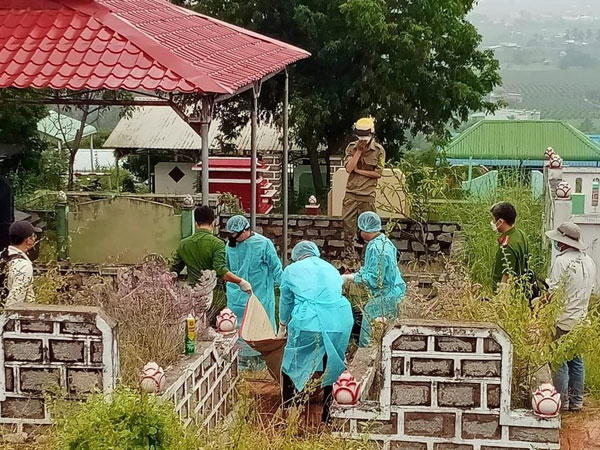 Vụ thi thể cháy đen ở nghĩa trang: Hiện trường có gì?