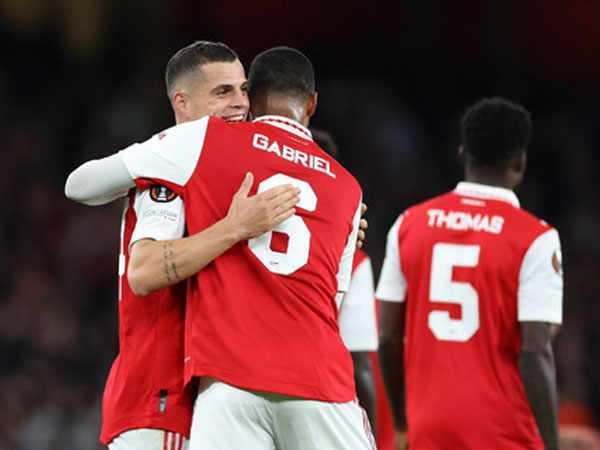 Xhaka ghi bàn duy nhất, Arsenal lọt vào vòng knock-out Europa League