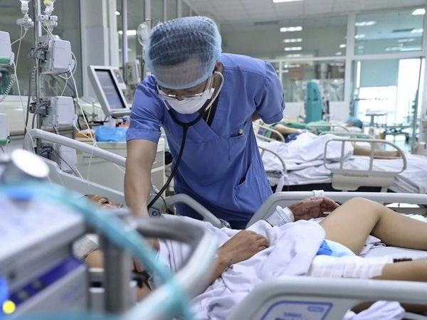 Sức khỏe bé gái 5 tuổi nhiễm cúm gia cầm: Suy hô hấp, đặt nội khí quản, nằm khoa điều trị tích cực
