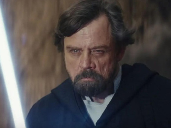 Diễn viên Star Wars tặng 500 máy bay không người lái cho Ukraine