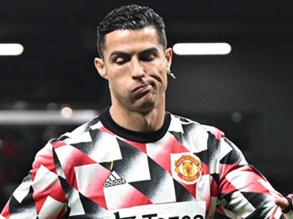 Ronaldo bị loại khỏi đội hình Man United đấu Chelsea