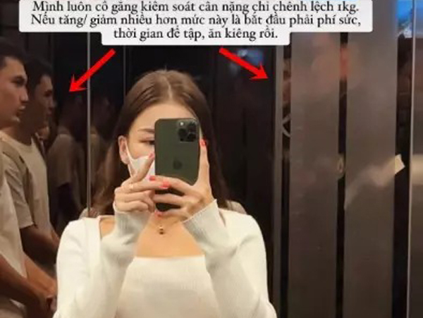 Lộ ảnh Yến Xuân và em trai Đặng Văn Lâm trong thang máy