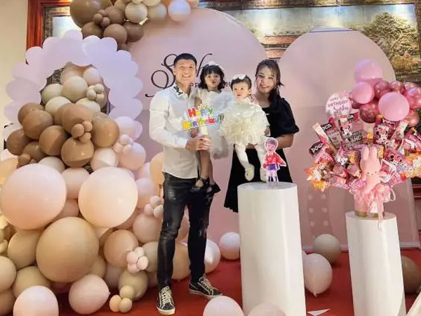 Bùi Tiến Dũng và vợ đại gia tổ chức sinh nhật hoành tráng cho con gái