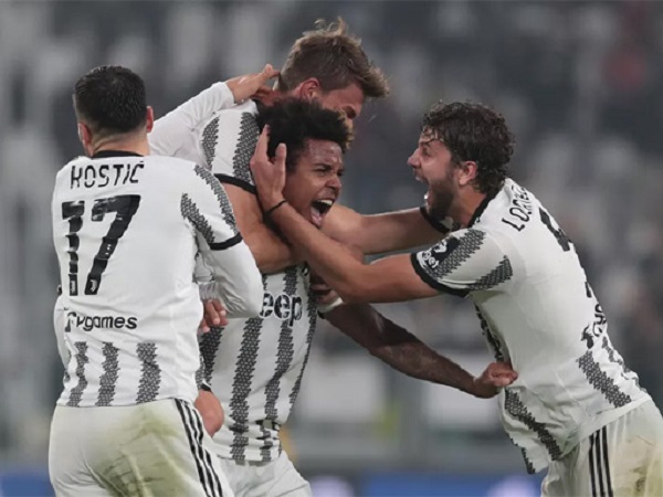 Thắng tưng bừng, Juventus trở lại đường đua vào Top 4
