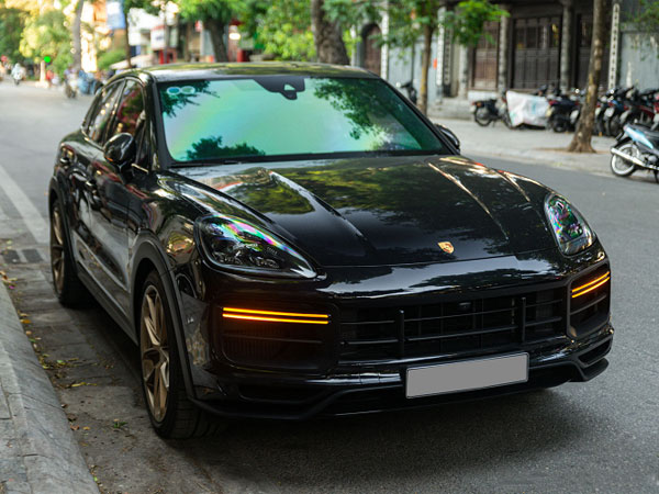 'Soi' Porsche Cayenne Turbo GT hơn 12 tỷ đồng của tay chơi Nam Định
