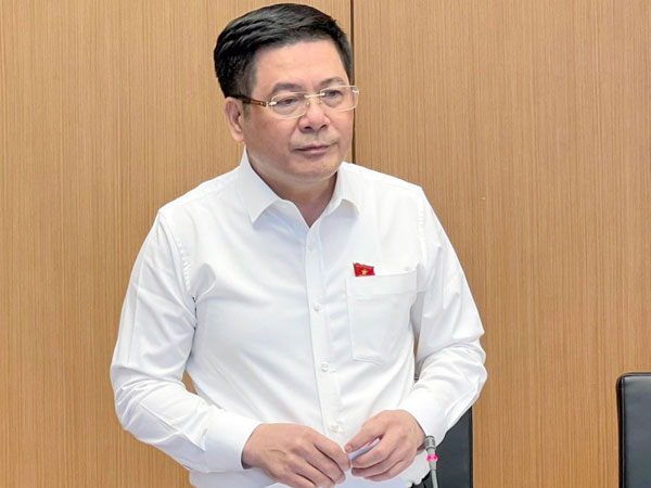Bộ trưởng Nguyễn Hồng Diên: Giá xăng dầu Việt Nam thấp nhất thế giới!