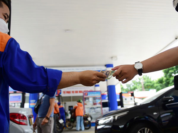 Tìm điểm cân bằng hợp lý trong 'bất phương trình' xăng dầu