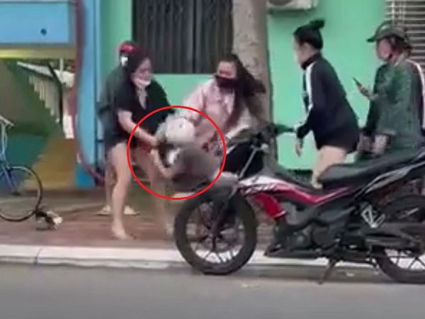 CLIP: Nữ sinh lớp 10 bị đánh hội đồng, kéo lê trên đường ở Vũng Tàu