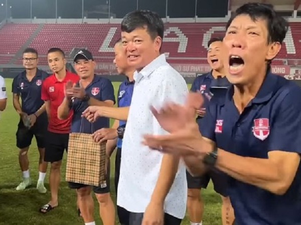 Hạ đẹp Hà Nội, chủ tịch CLB Hải Phòng xách 1 tỷ đồng tiền mặt thưởng cầu thủ