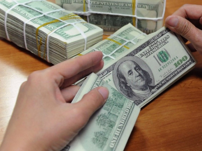 Tỷ giá USD tự do tiến sát 25.500 đồng