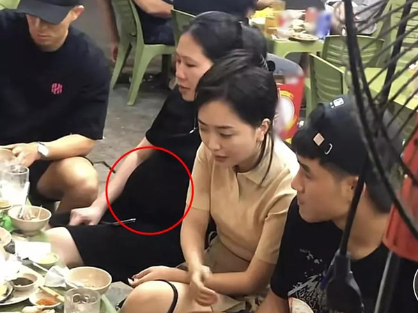 Bồ hơn tuổi bầu sắp đẻ sau 4 tháng làm đám hỏi với Đình Trọng