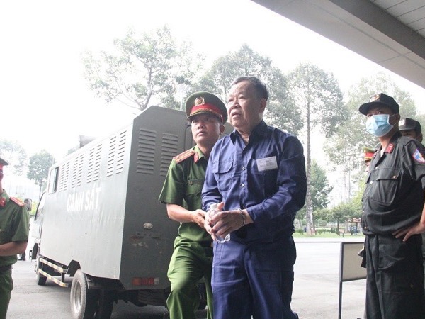 74 bị cáo hầu tòa trong vụ buôn lậu xăng ‘khủng’ ở Đồng Nai