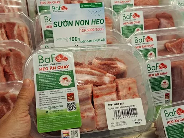 Sau 'heo ăn chuối' của bầu Đức, một đại gia chăn nuôi tung... 'heo ăn chay'