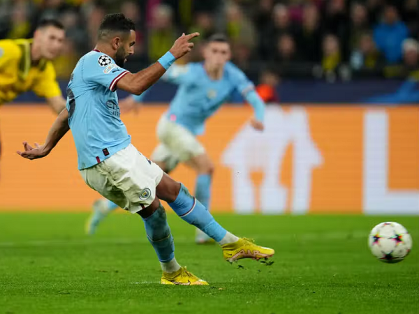 Mahrez đá hỏng phạt đền, Dortmund giành vé đi tiếp