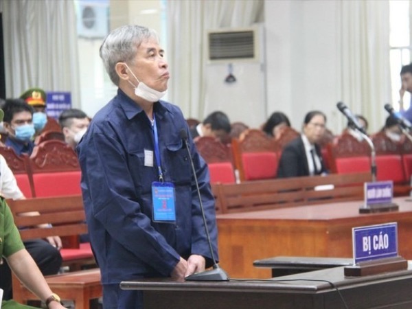 Vụ buôn lậu gần 200 triệu lít xăng: Cựu cán bộ hải quan nhận bao nhiêu tiền hối lộ?